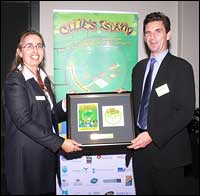 Dr Paul Comyn receiving the supporter award for the Australian Wool Innovation Limited