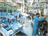 Reusable pallets in automotive factory