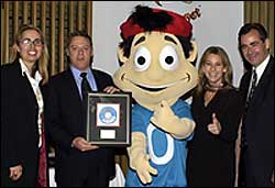 Nick Harford, Leora Givoni receiving supporters award for Visy